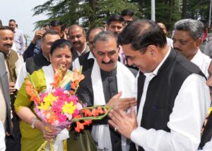 देहरा से सीएम की पत्नी कमलेश ठाकुर ने लिए ली शपथ,चेहरे पर दिखी ख़ुशी