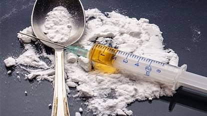 Hamirpur News: विजिलेंस ने मंडी निवासी युवक से बरामद किया चिट्टा, एनडीपीएस के तहत दर्ज किया केस