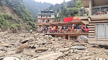 Himachal Weather: राज्य में 223 सड़कें व 812 जल आपूर्ति योजनाएं बाधित, मानसून में अब तक 91 लोगों की गई जान